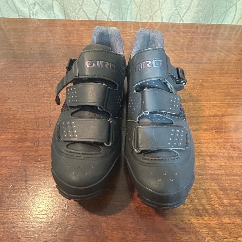 Giro Manta R Women’s Black Cycling Shoes
Size 6.5 Very Good Condition